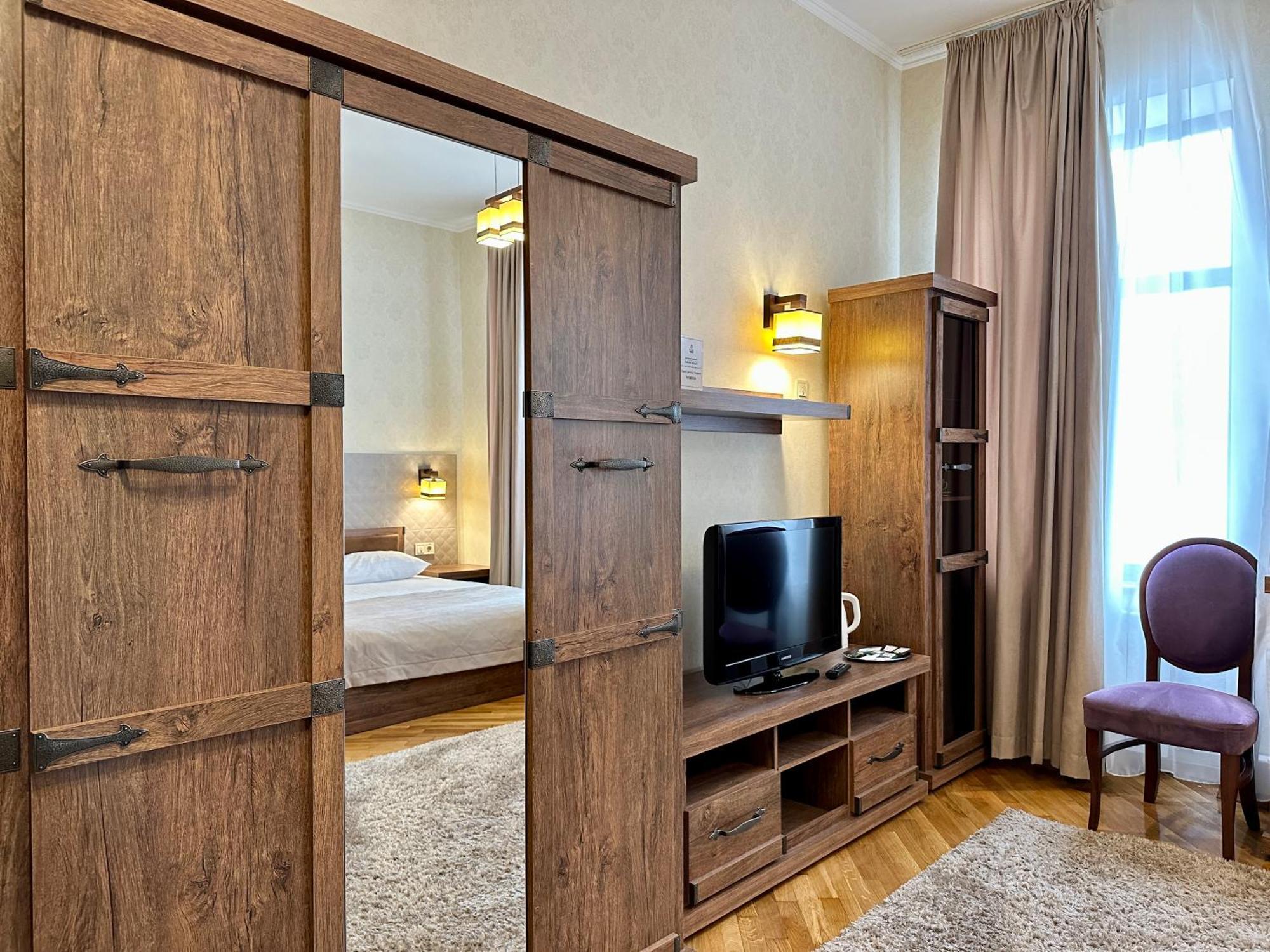 Hotel Star Mukacheve Exterior photo